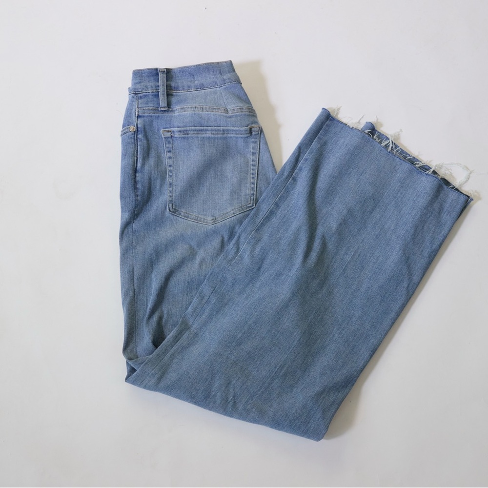 Women's Cropped Blue Jeans